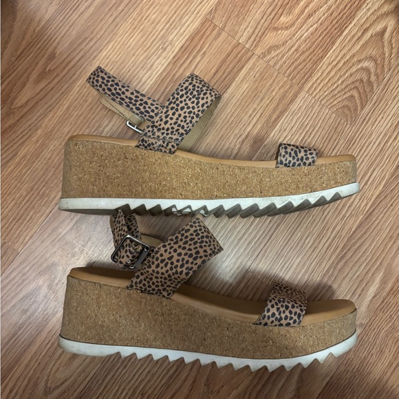 Time and Tru Shoes - Time and Tru Tan Leopard Platform Sandals Size 10